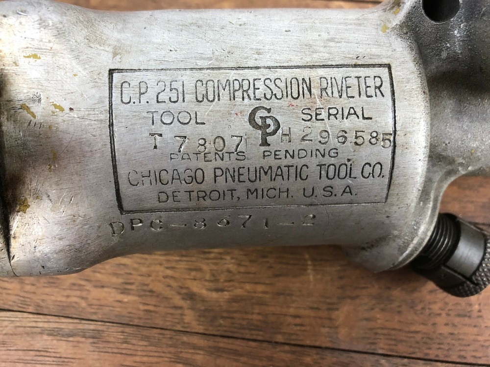 CHICAGO PNEUMATIC MODEL CP 251 PNEUMATIC COMPRESSION RIVETER RIVET SQUEEZER