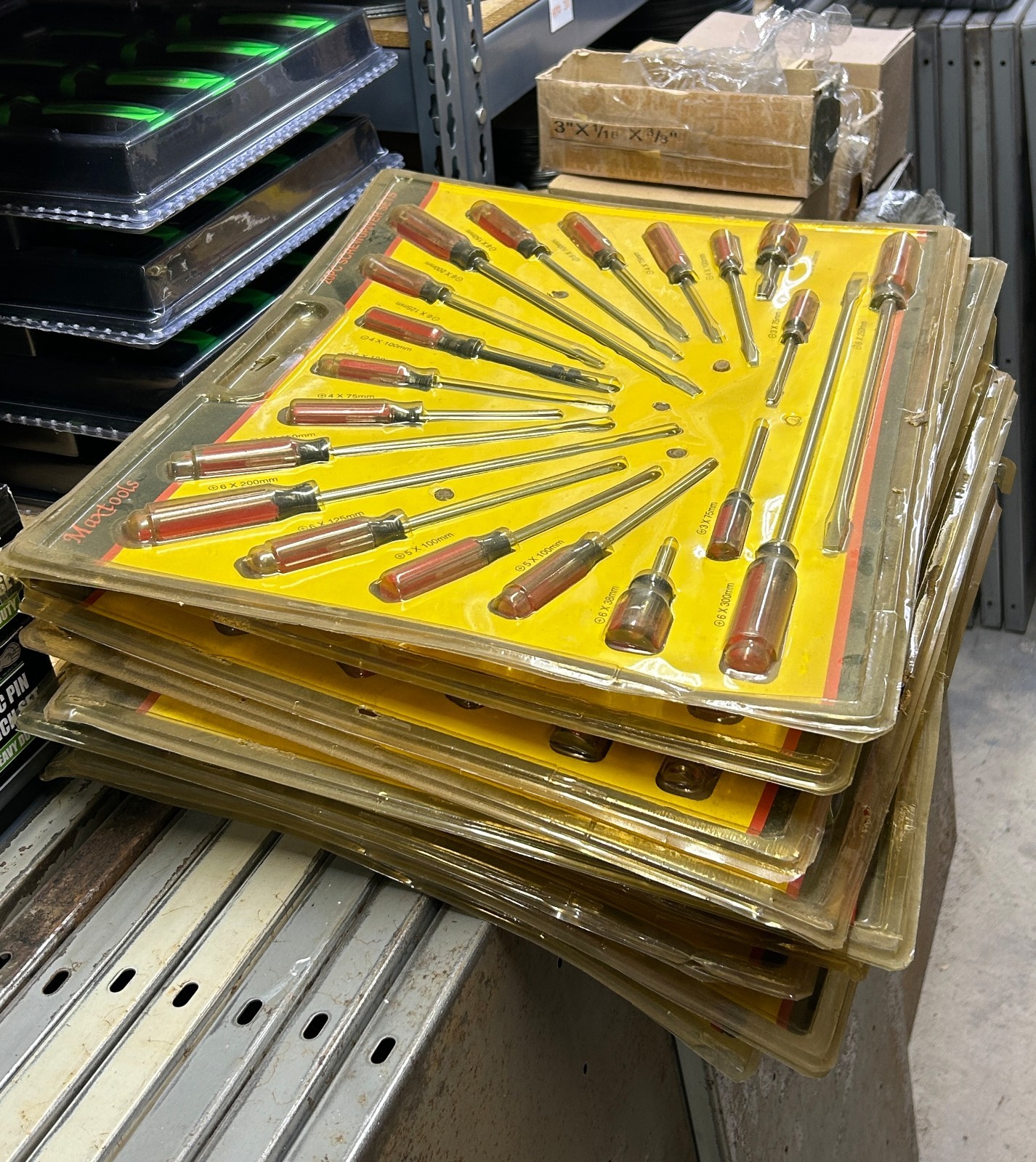 NEW 20-pc screwdriver set - Phillips and Straight head screwdrivers - hand tools