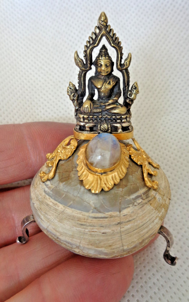 EASTERN SOLID SILVER MOUNTED MOONSTONE & BUDDHIST DEITY ON FOSSIL SHELL ALTAR