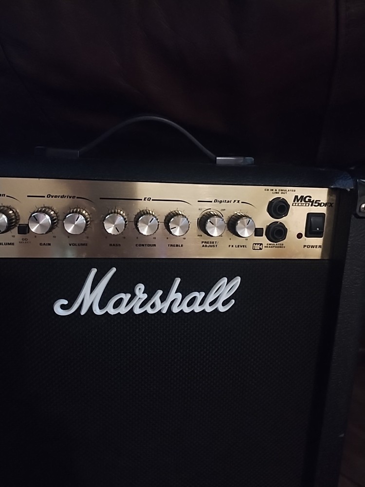 Marshall MG15DFX 15W Solid-State Combo Amplifier w/ Built In Digital FX