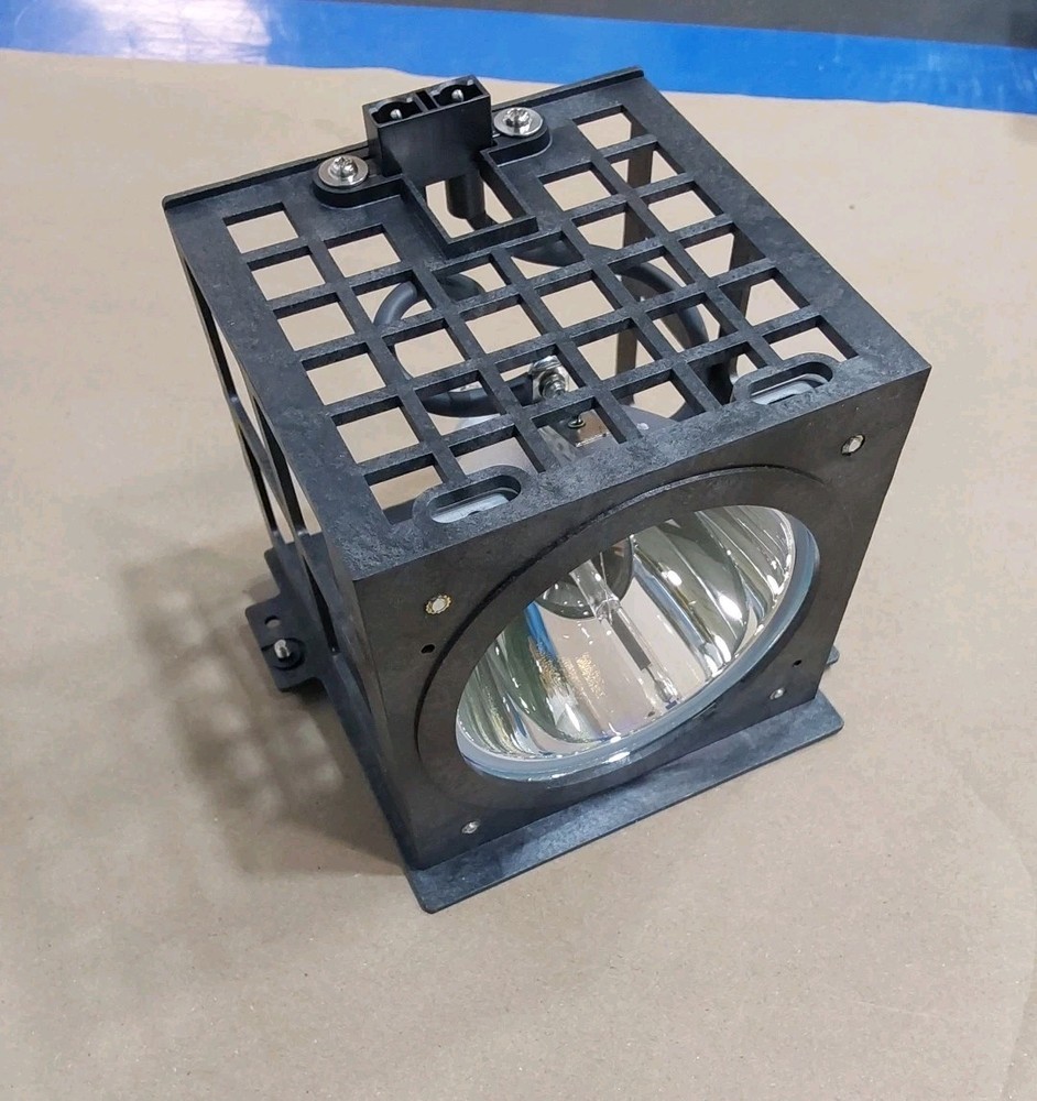 Toshiba DDSX-LP-120 projector lamp module. 