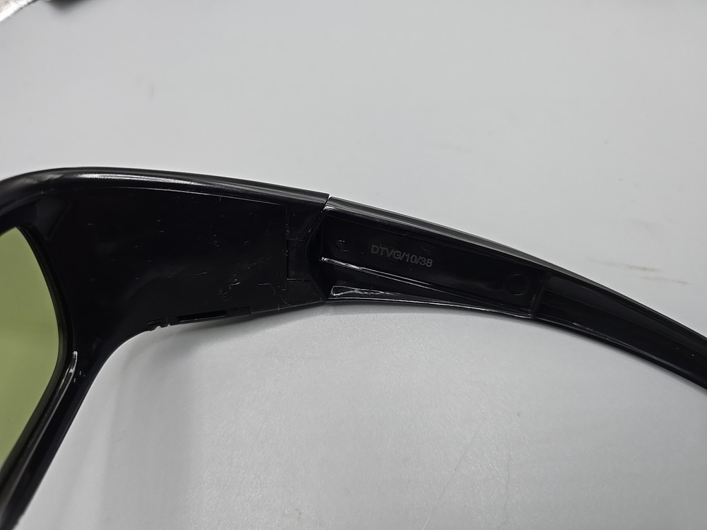 2 NOVISION 3D Glasses MODEL DTVGDC4