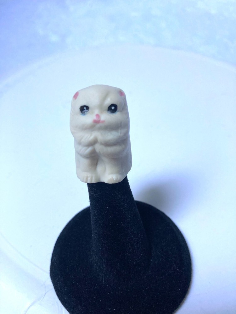 Thimble Porcelain Cream Colored Cat 1"