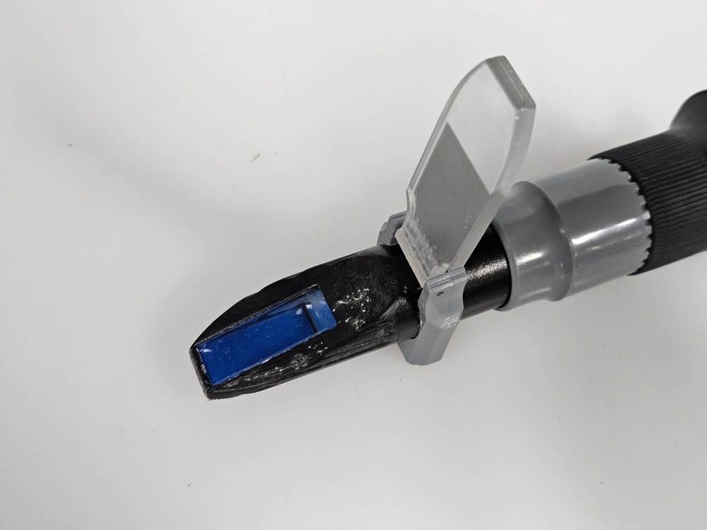 VW T10007B Analog Refractometer Fluid Analyzer w/ Hard Case