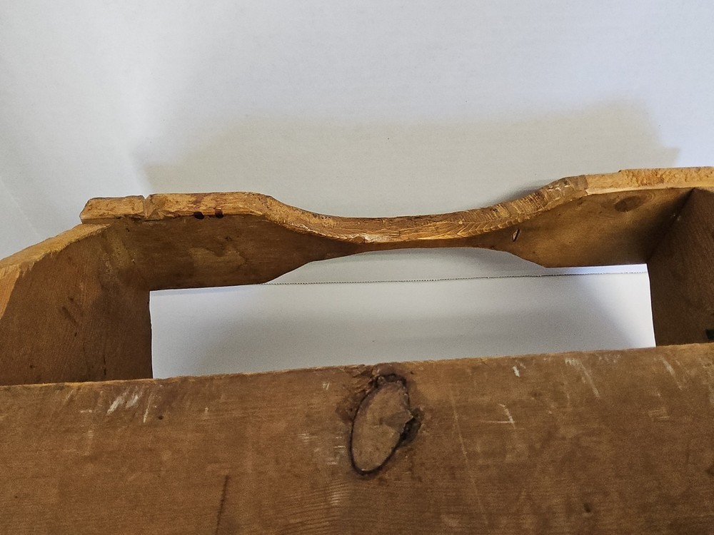 Primitive solid Wooden Carpenter Tool Caddy Tote w/Handle strong condition!
