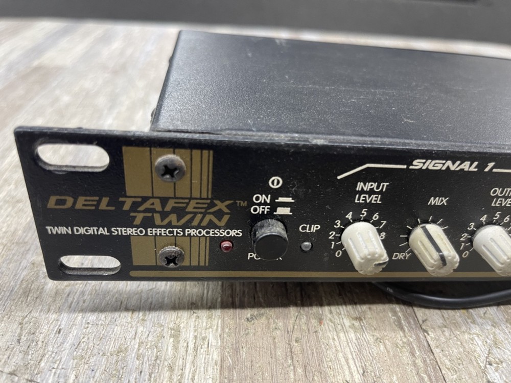 Peavey Deltafexwin twin TWIN Digital Effects Rack Processor with Power Supply