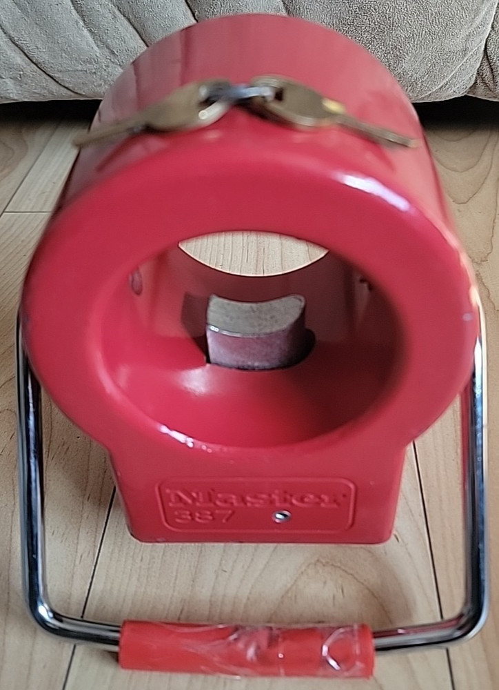 Master Lock 387 High Security King Pin Trailer Coupler Lock with Keys - READ