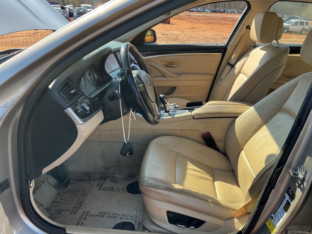 528I 2011 Glove Box 4958749