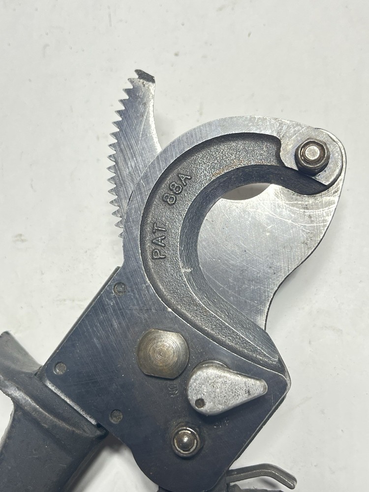 Greenlee 752 Ratcheting Cable Cutter Used