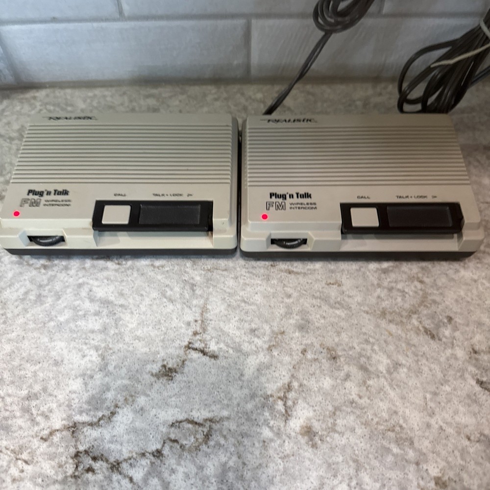 RadioShack Realistic Plug 'n Talk Wireless Intercom System 2 Stations 43-207B