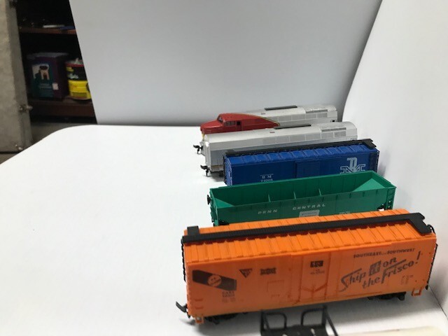 Used Model Power 8 Piece HO Train Set with Track & Power Controller