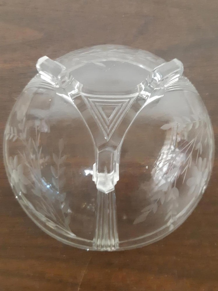 Elegant Crystal Decorative Bowl