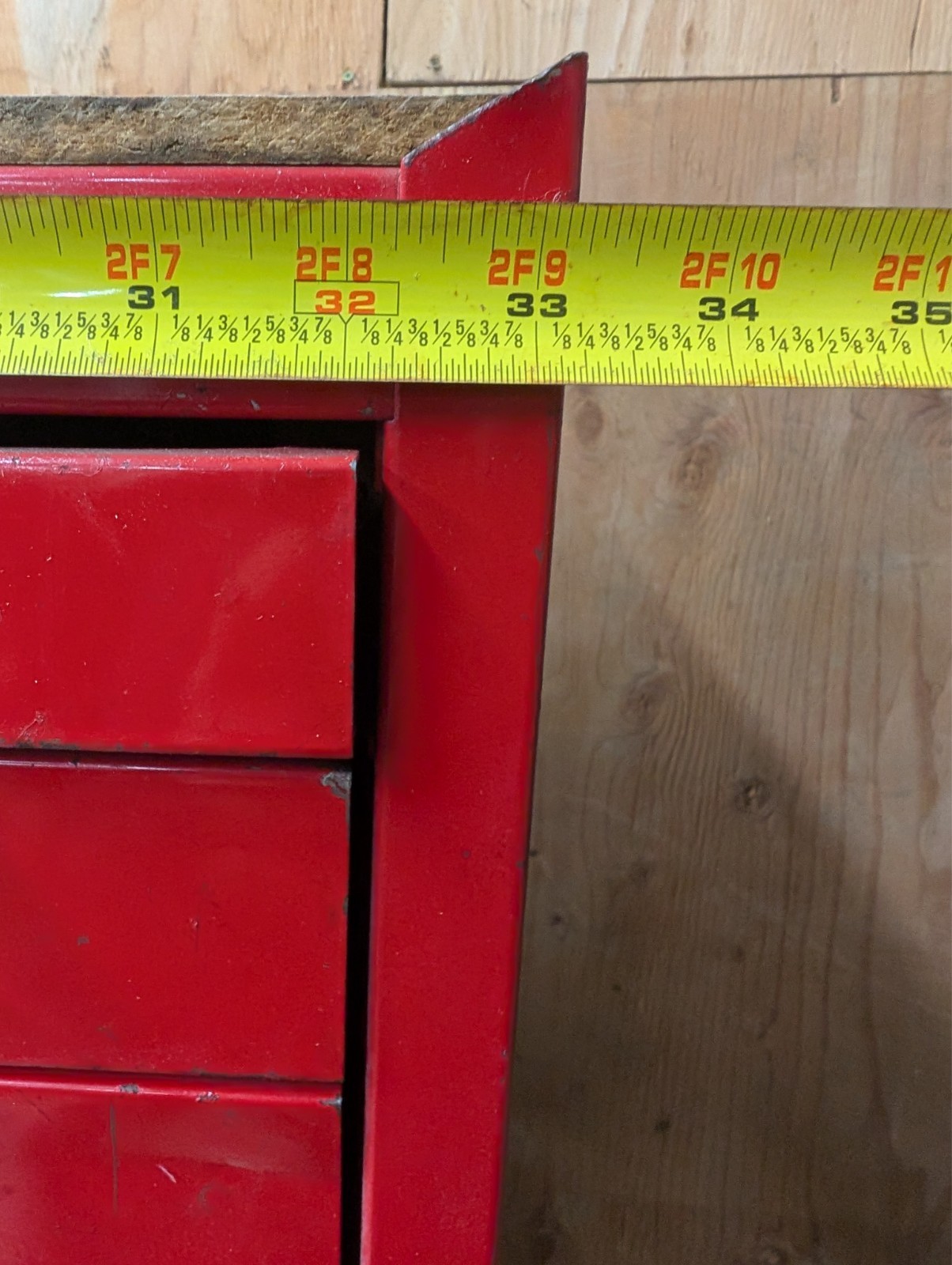 Mac Tool Box middle box, 3 drawer with correct key and lock works.