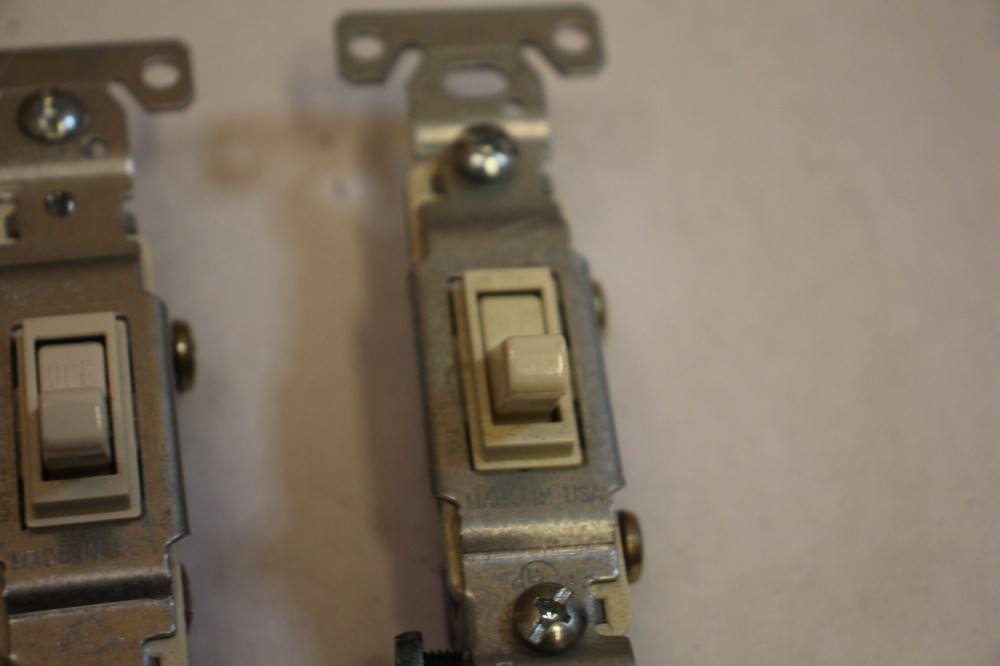 3 pcs single-pole toggle light switches 2 White 1 beige