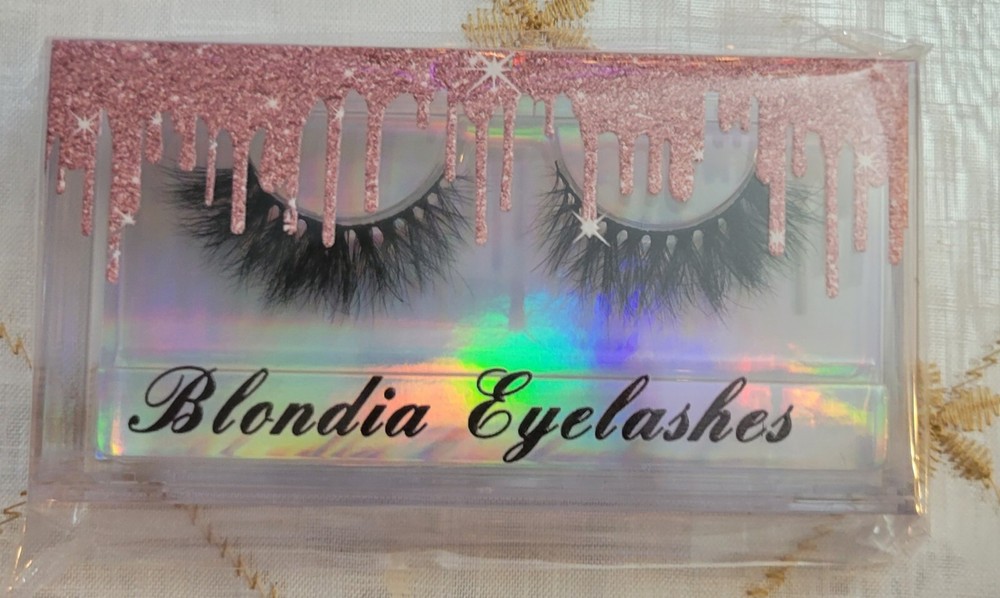 Short Eyelashes By Blondia