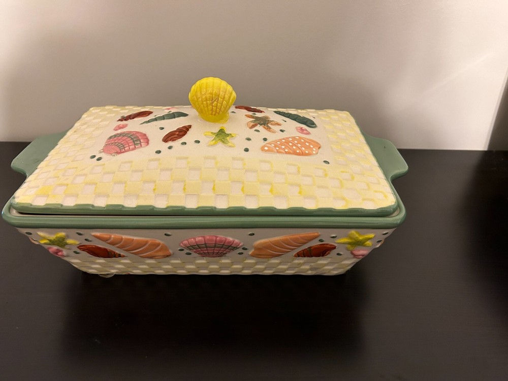 TEMPTATIONS Summer Shells 2 Qt Rectanglular Baking Casserole Dish with Lid