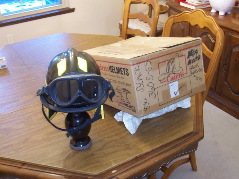 CAIRNS 360 S - GS WITH GOGGLES BLACK NEVER WORN
