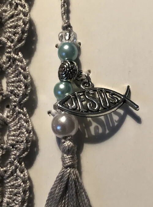 Crocheted scallop bookmark