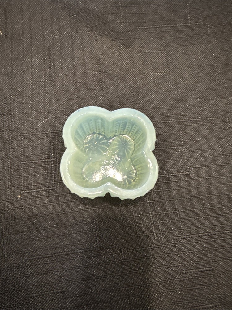 New Vintage Seafoam E. E. Bowman Signed 4 Loop Tiny Open Salt Dip 1 5/8” Square
