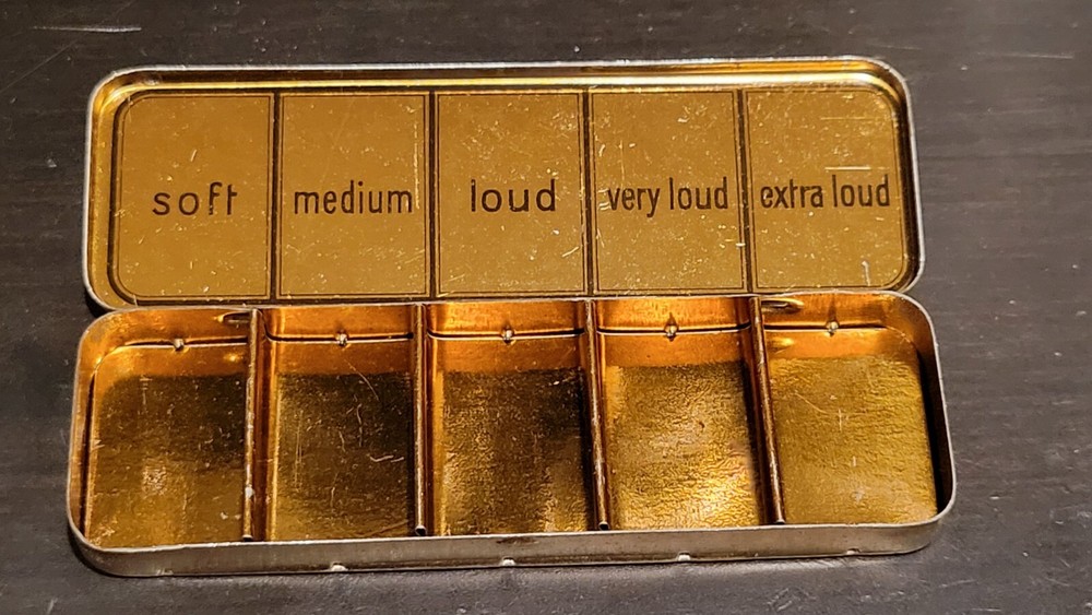 All-u-need Gramophone phonograph needle Tin Multi Section - Empty