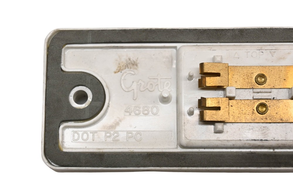 Grote 4680 Lamp Base