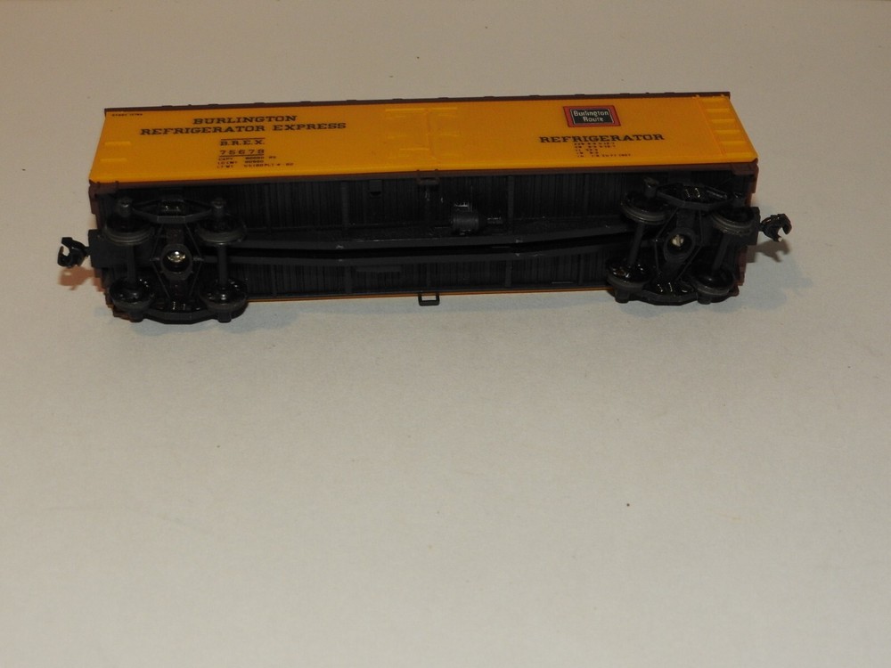 ATHEARN HO scale BURLINGTON REFRIGERATOR #75679 REEFER