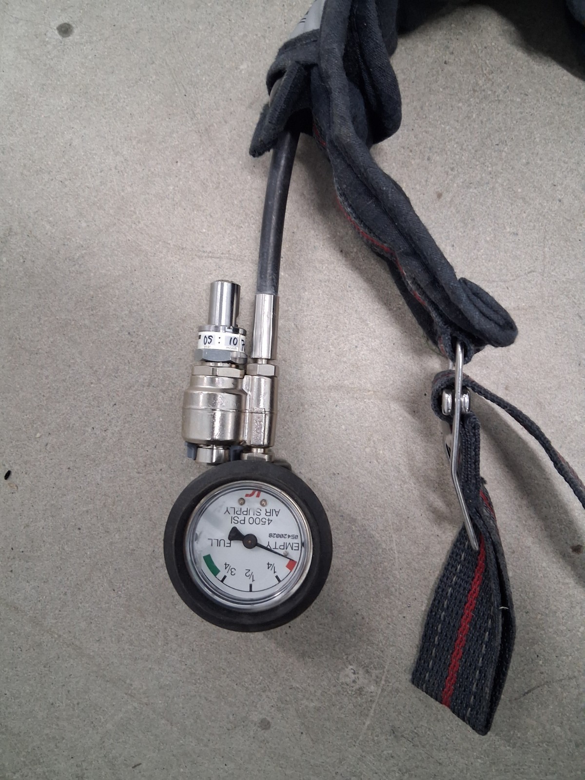 INTERSPIRO SCBA Complete Set – Harness, Gauges, , Mask & 45 Min Air Cylinder