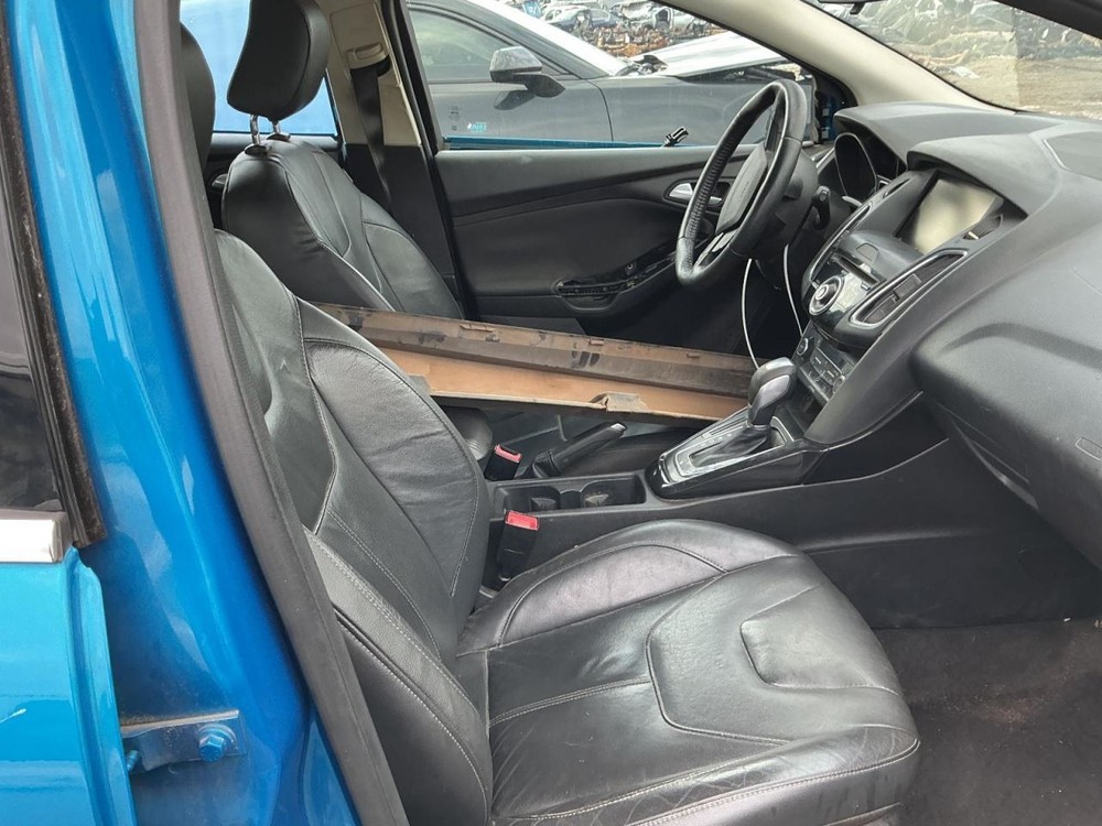 FOCUS 2015 Glove Box 4949933