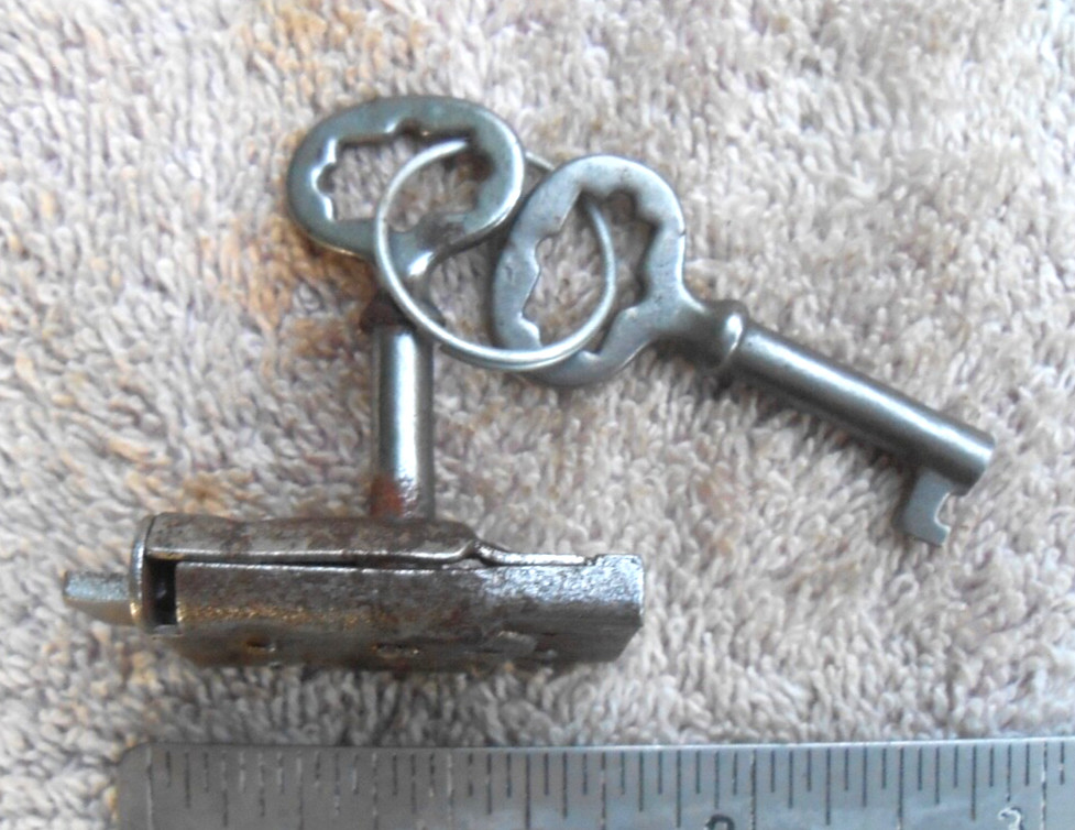 Vtg Lock With 2 same keys