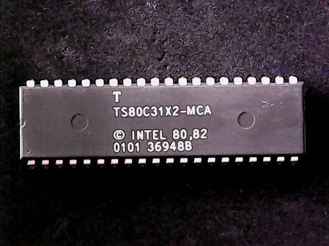 TS80C31X2-MCA - 80C31 - Temic Microcontroller, 8-Bit, 8051 CPU, ROMless (DIP-40)
