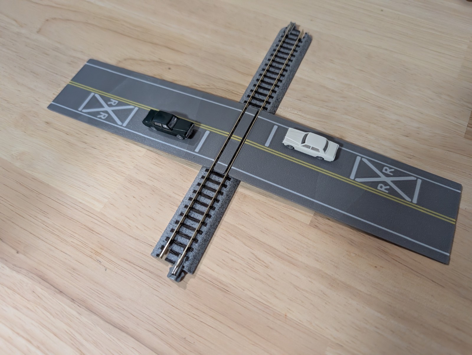 MRG RoadWayz - N Scale Road System - Railroad Crossing Set Kato and EZ. 128x50mm