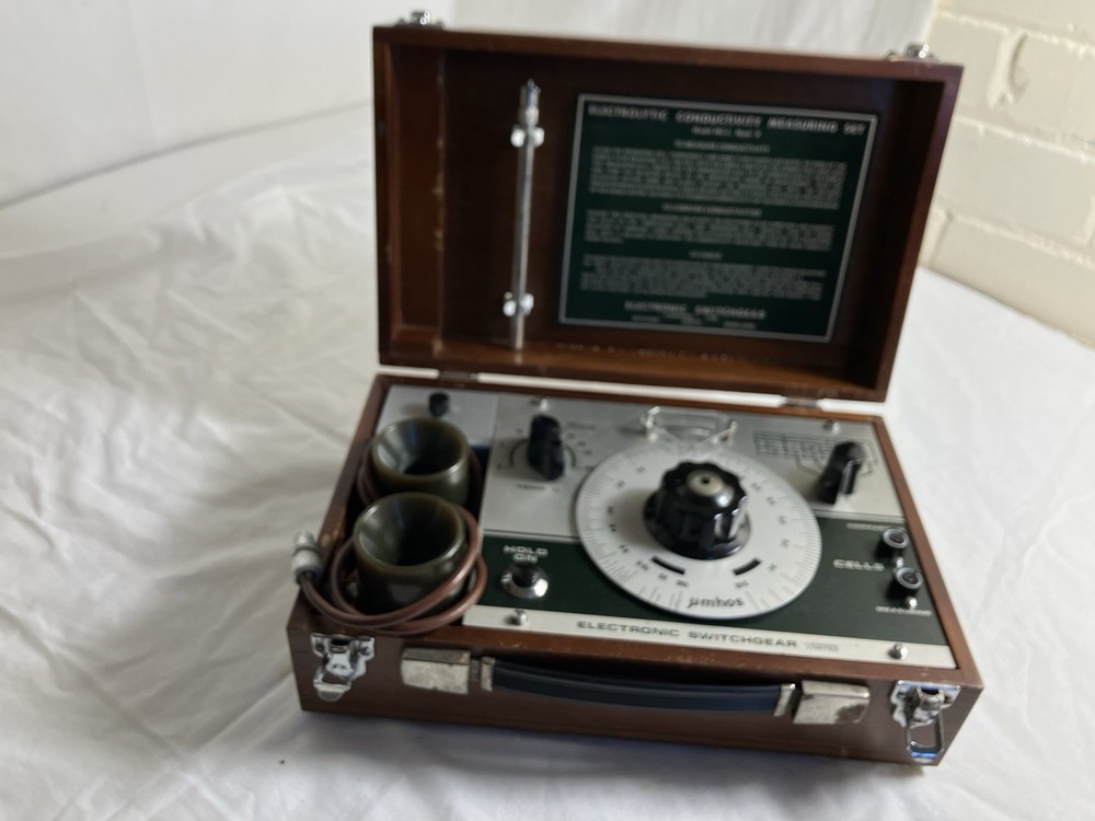 VINTAGE ELECTROLYTIC CONDUCTIVITY MEASURING SET