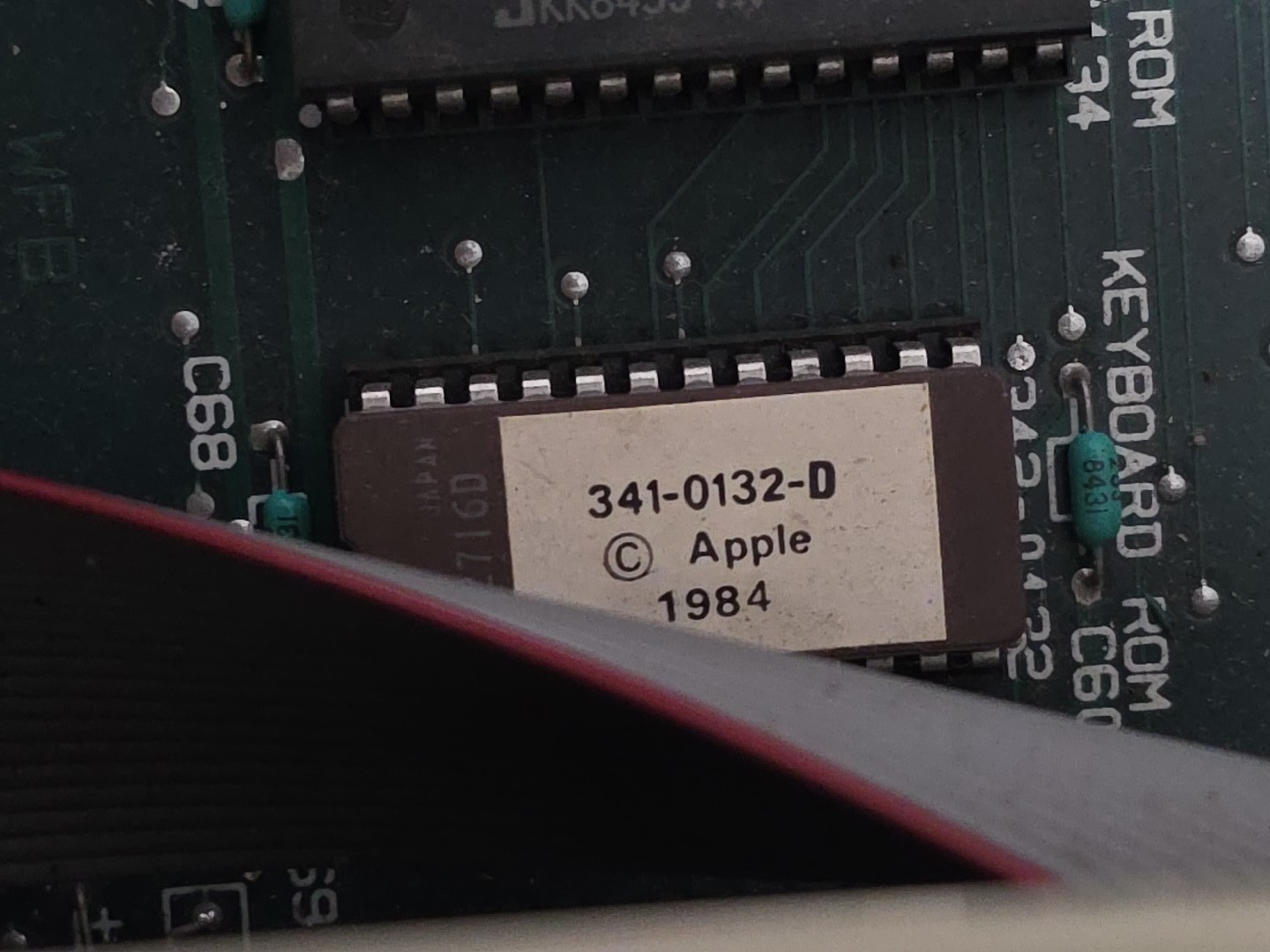 Apple IIe A2S2064 Vintage Personal Computer FOR Parts Or Repair - powers on