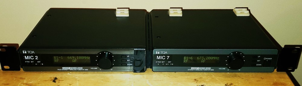 TOA UHF True Diversity Wireless Tuner WT-5800 & WT-5805 Receiver Set