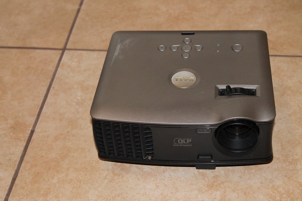 Dell 1800MP DLP Home Theater Projector Does Not Work Gray