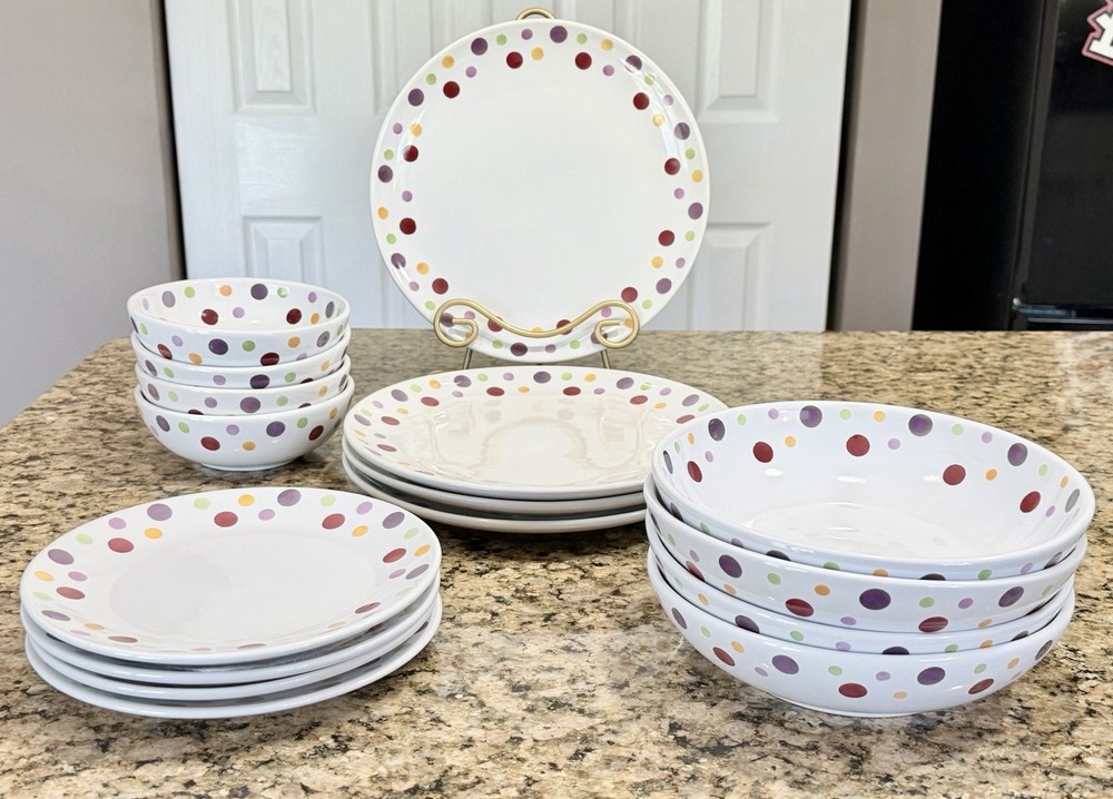 Pampered Chef Simple Additions Dots 16pc Dinnerware Set Service 4 UNUSED