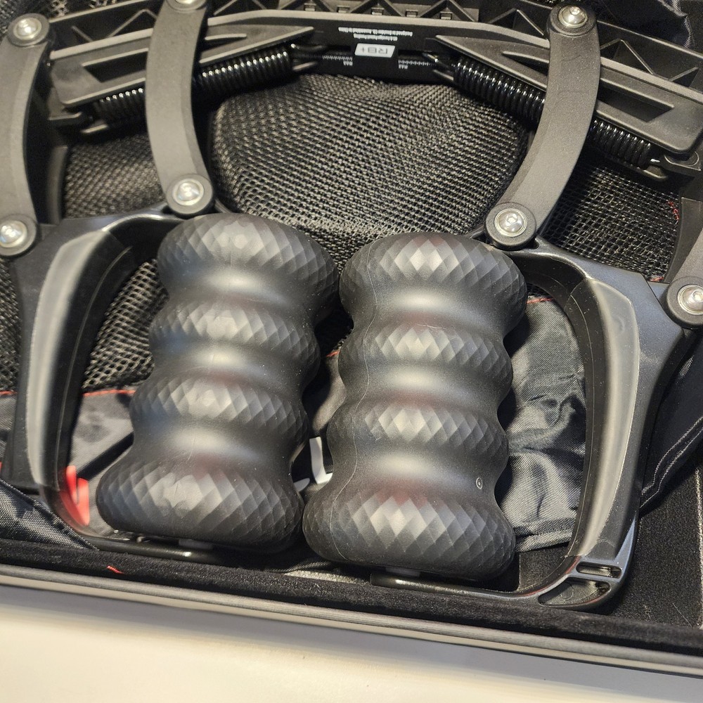 R8 Plus Deep Tissue Massager - Carbon Black