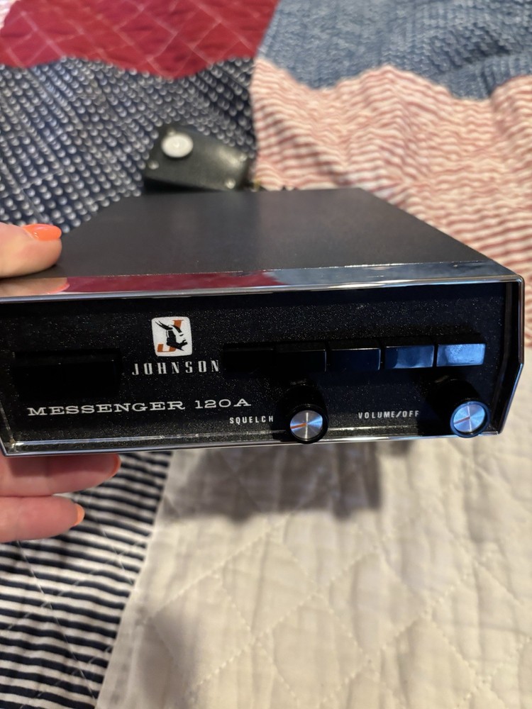Johnson Messenger 120A CB Radio