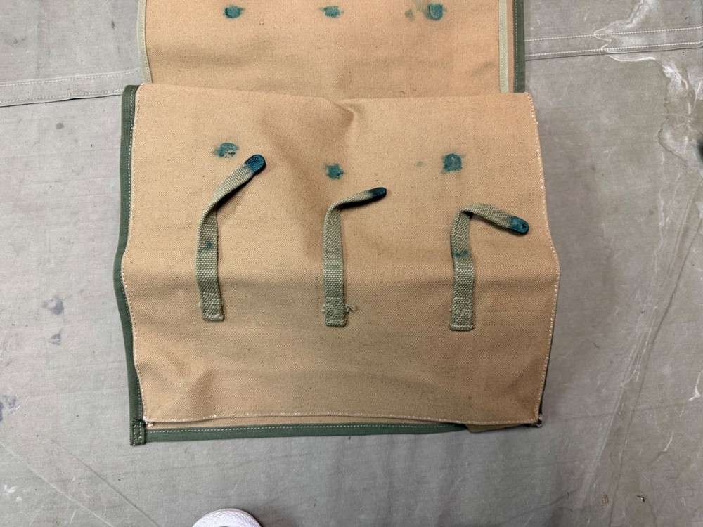 ORIGINAL WWII US ARMY INFANTRY CANVAS WORKERS ROLL CARRY CASE