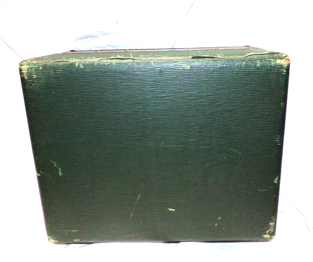 BRUNSWICK PORTABLE DISC PHONOGRAPH MODEL 102
