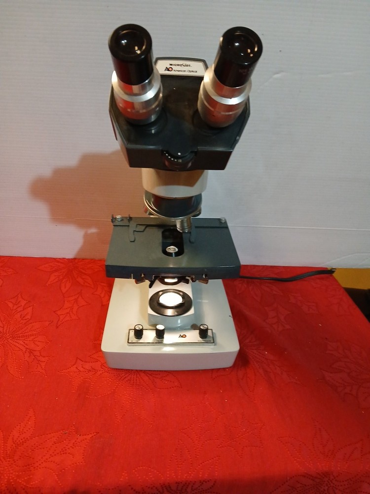 AO  MicroStar One-Ten Illuminator 1130  Microscope 4 OBJECTIVES