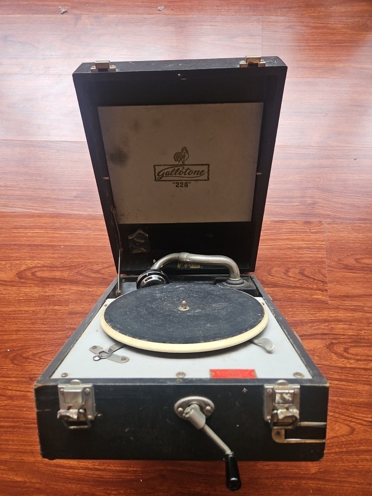 Gallotone "220" Portable Wind-up Gramophone/Phonograph