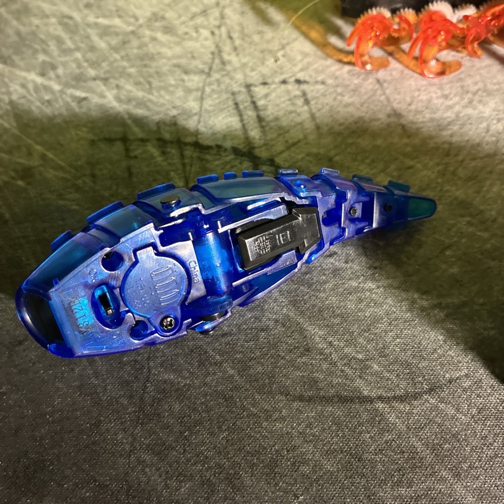 MASSIVE HEXBUG LOT, 15 Different Bots Included Track, Two Warrior Bots Remotes