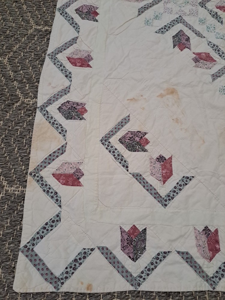 Vintage Geometric Tulip Pattern Cotton Quilt Unknown Maker