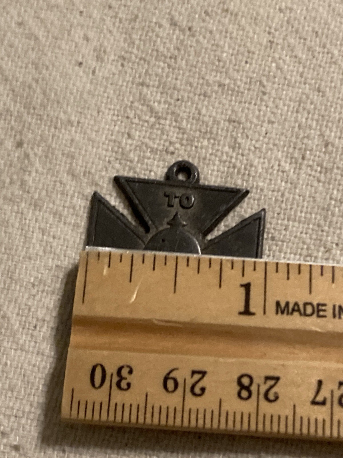 WW1 GERMAN TO DER KAISER IRON CROSS ANTI-GERMAN PROPAGANDA MEDAL BADGE LABEL ON