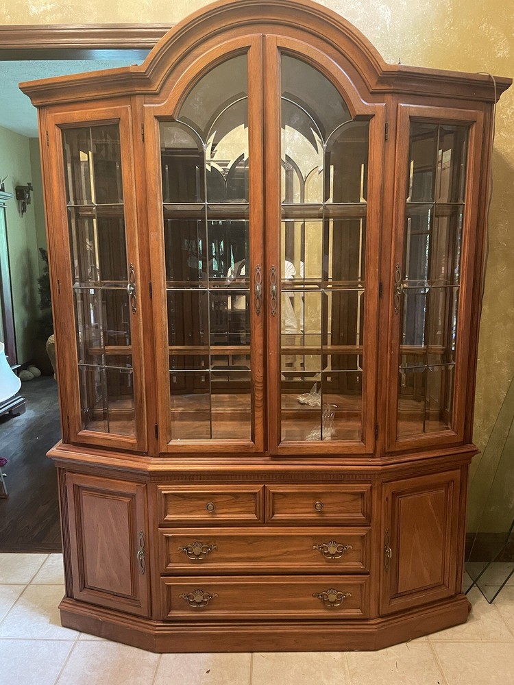 Grand Tour Lexington Hutch
