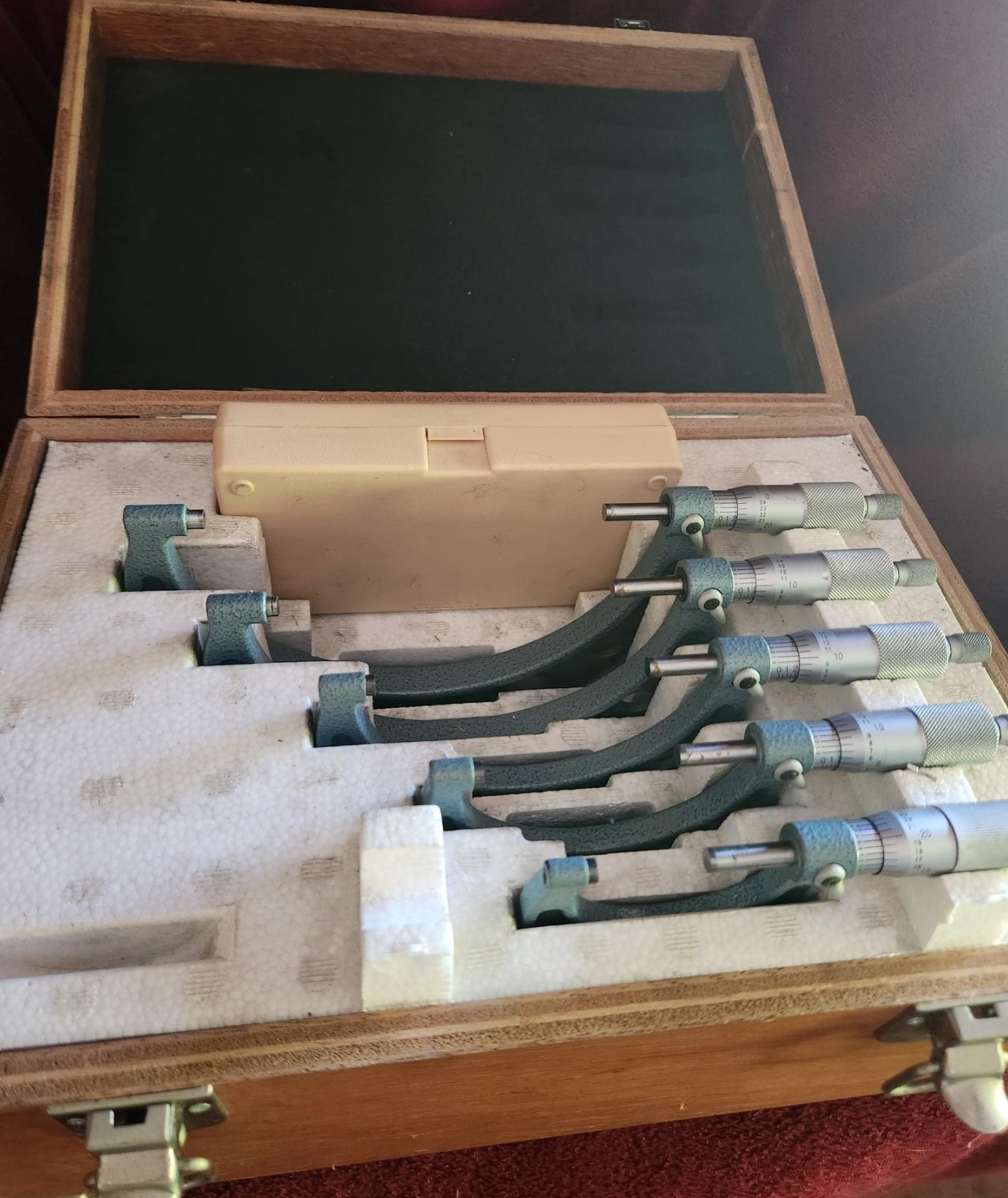 Mitutoyo 103-907 Outside Micrometer Set  1"- 6" / .0001  Grads.