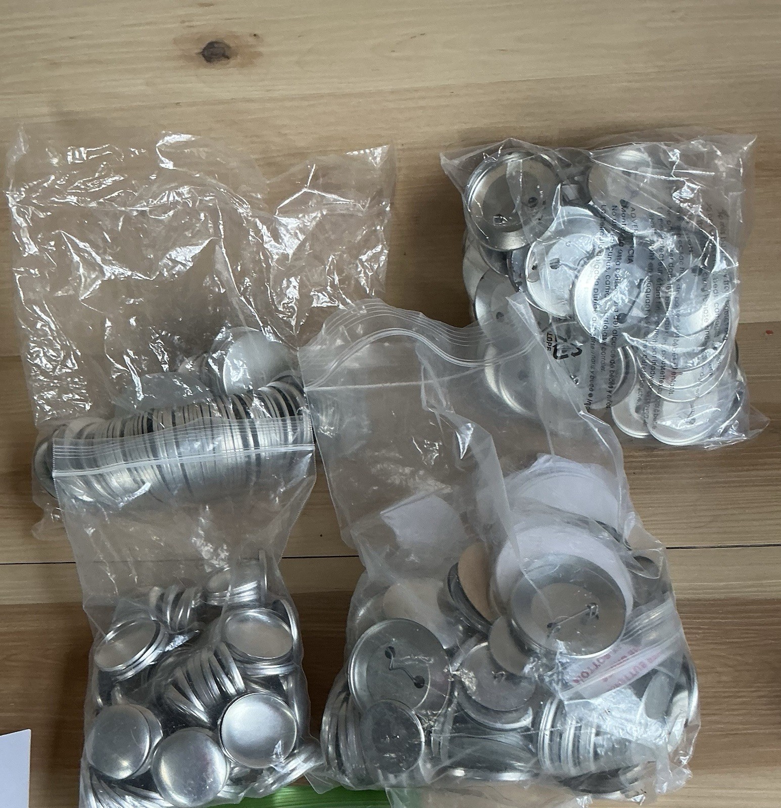 Badge-A-Minit Button Maker Machine Pin Badge Press Craft Kit Tool 100s Buttons