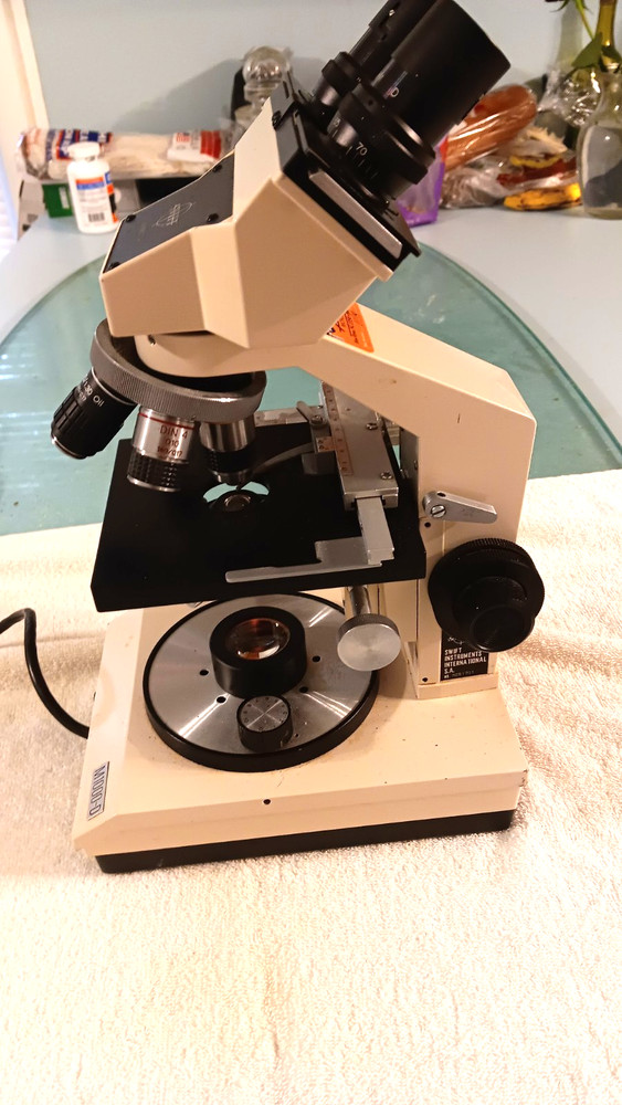 Swift Model M1000-D Microscope