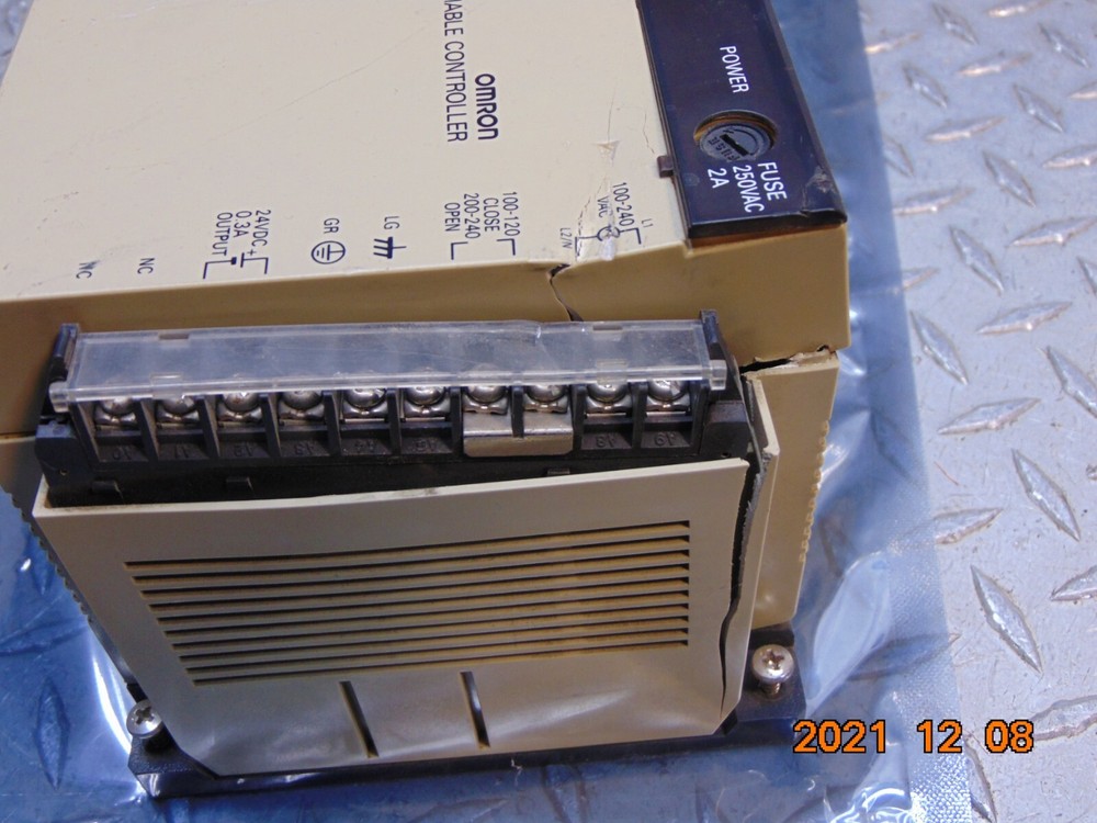 OMRON C200H-PS221 POWER SUPPLY with C200H-BC081-V1 CPU BASE UNIT (untested)